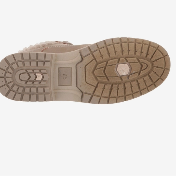 NIB - Dirty Laundry Alpine Boots - Picture 5 of 6